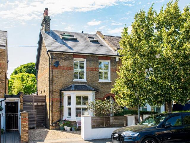 5 bedroom semi detached house for sale