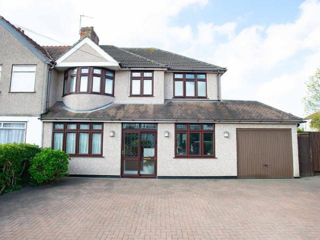 5 bedroom end of terrace house for sale