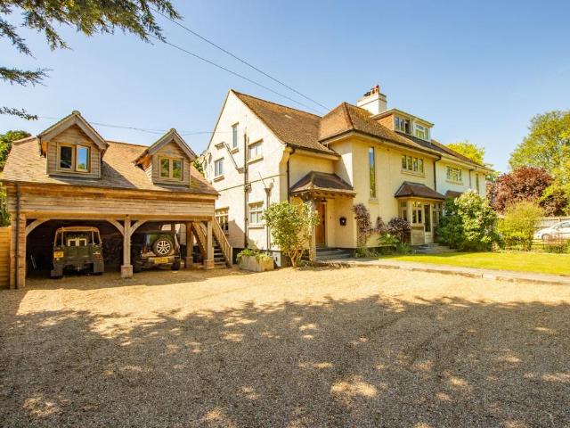 5 bedroom semi detached house for sale