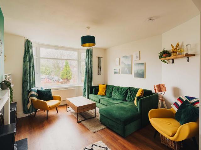 5 bedroom semi detached house for sale