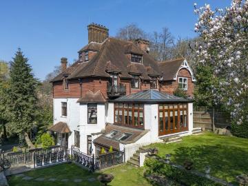 5 bedroom semi detached house for sale