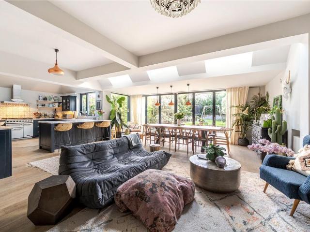 5 bedroom semi detached house for sale