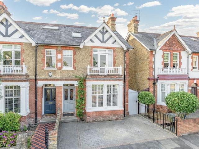 5 bedroom semi detached house for sale