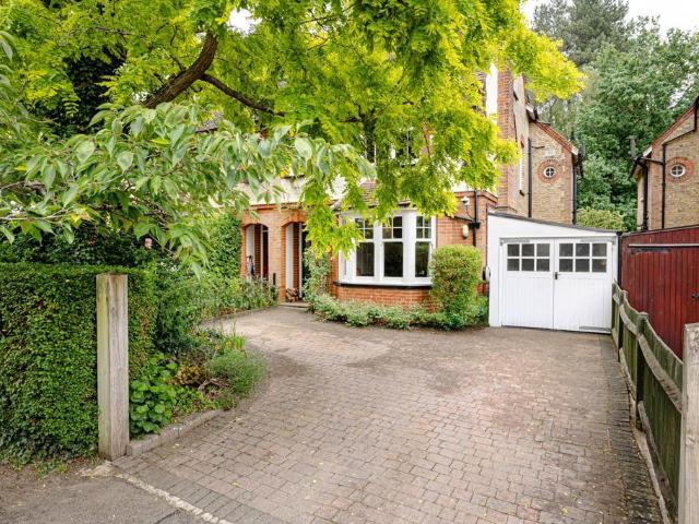5 bedroom semi detached house for sale