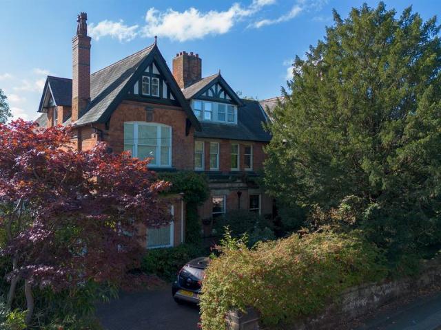 5 bedroom semi detached house for sale