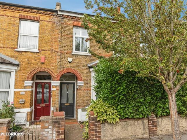 5 bedroom semi detached house for sale