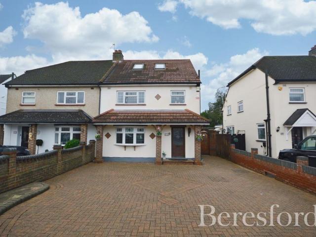 5 bedroom semi detached house for sale