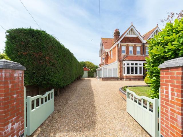 5 bedroom semi detached house for sale