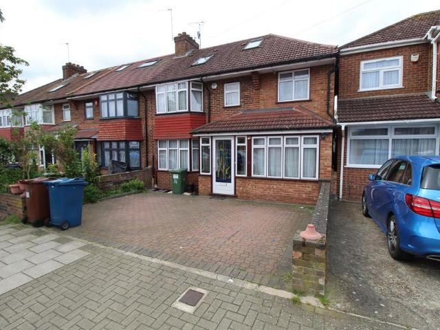 5 bedroom semi detached house for sale