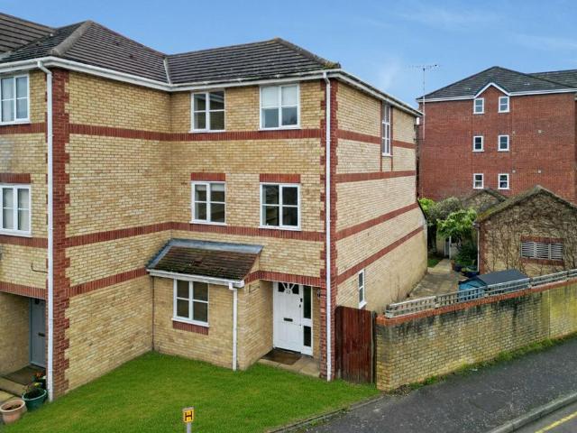 5 bedroom semi detached house for sale