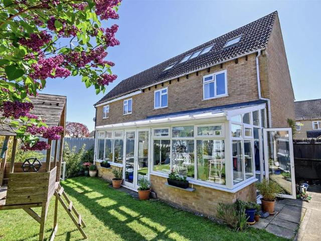 5 bedroom semi detached house for sale
