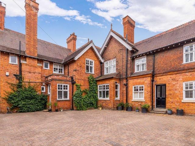 5 bedroom semi detached house for sale