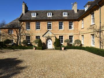 5 bedroom semi detached house for sale