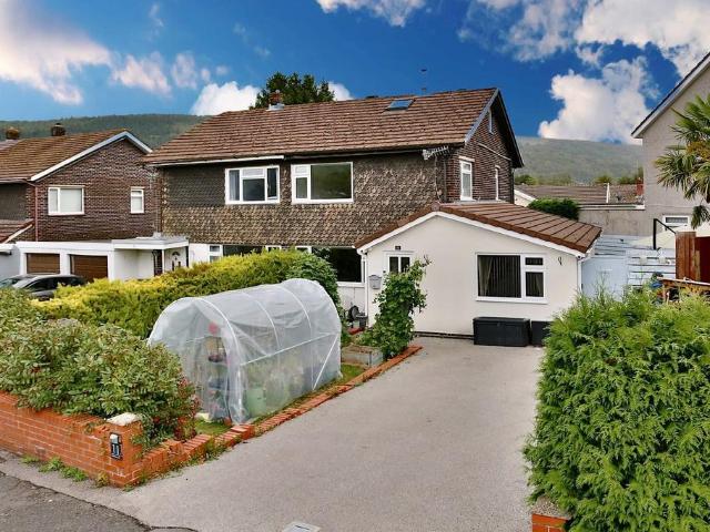 5 bedroom semi detached house for sale