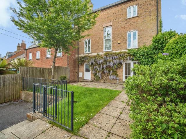 5 bedroom semi detached house for sale