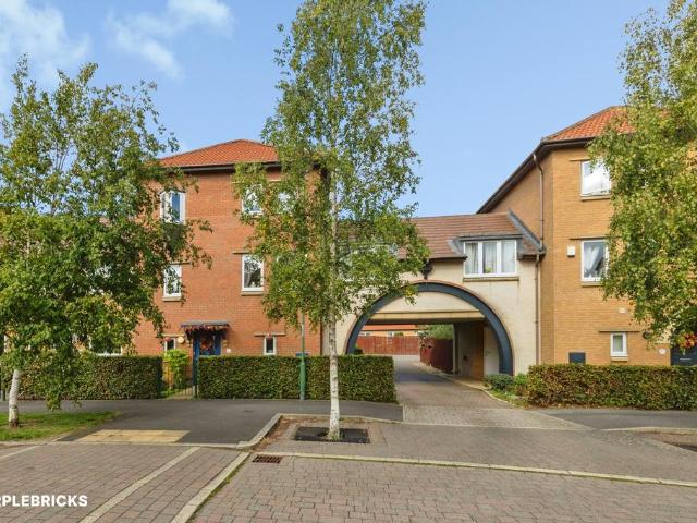 5 bedroom semi detached house for sale