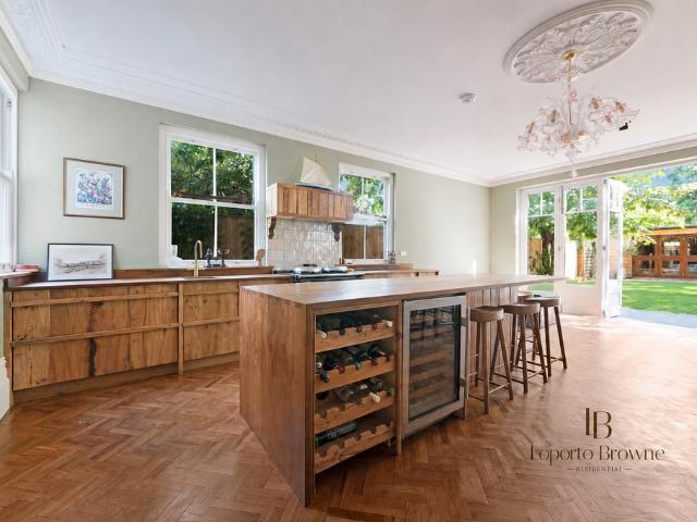 5 bedroom semi detached house for sale