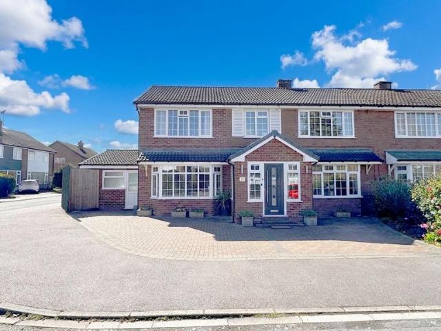 5 bedroom semi detached house for sale