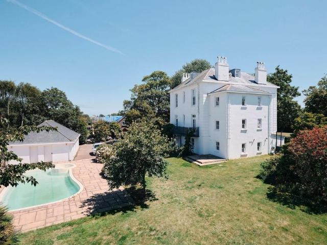 5 bedroom semi detached house for sale