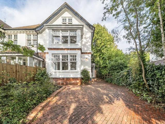 5 bedroom semi detached house for sale