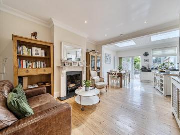 5 bedroom semi detached house for sale