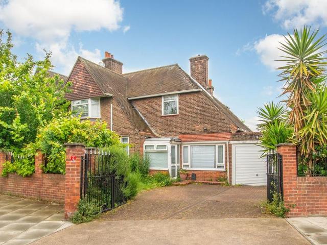 5 bedroom semi detached house for sale
