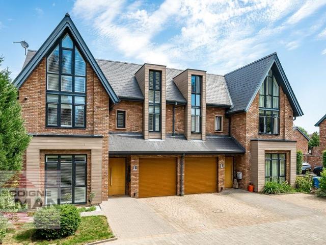 5 bedroom semi detached house for sale