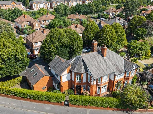 5 bedroom semi detached house for sale