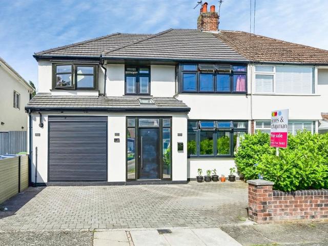 5 bedroom semi detached house for sale