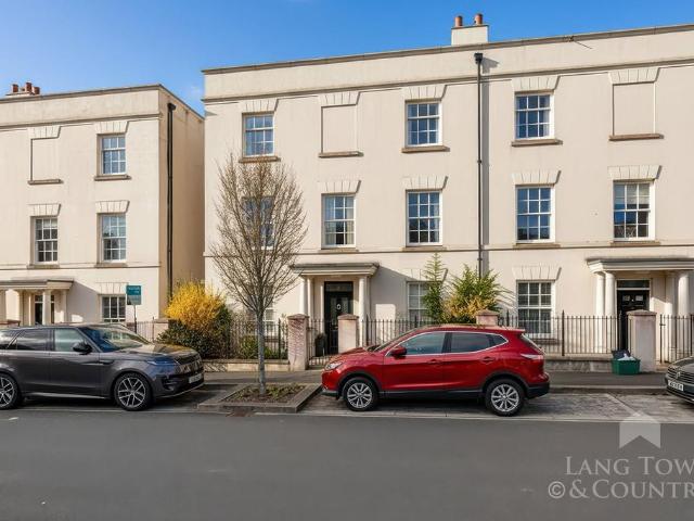 5 bedroom semi detached house for sale