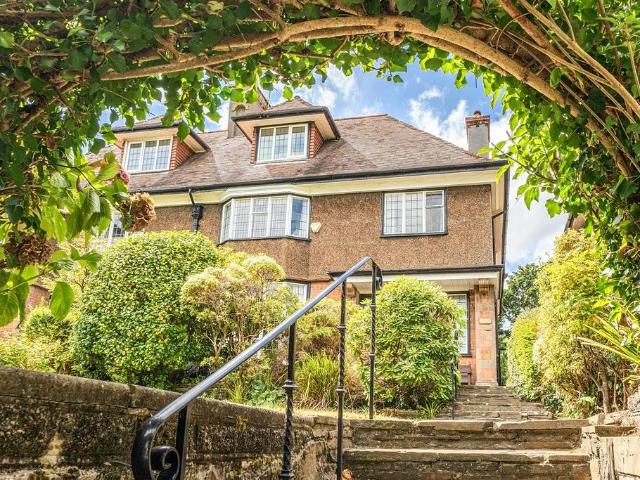 5 bedroom semi detached house for sale