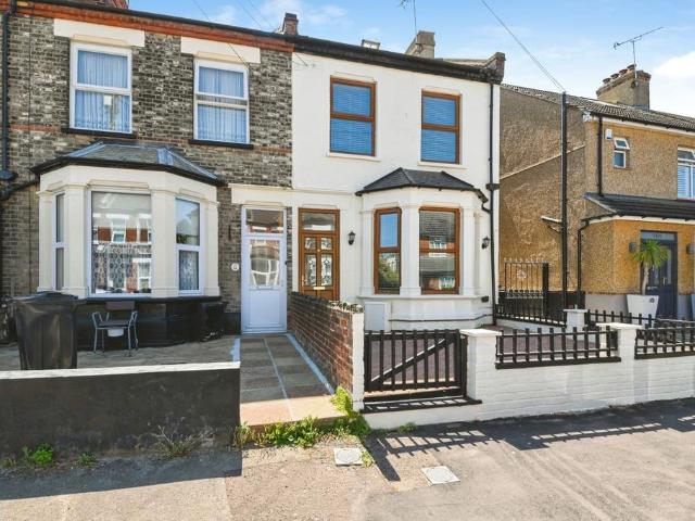 5 bedroom semi detached house for sale