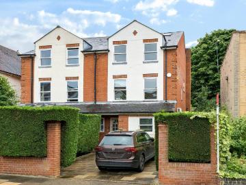 5 bedroom semi detached house for sale