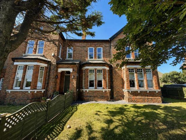 5 bedroom semi detached house for sale