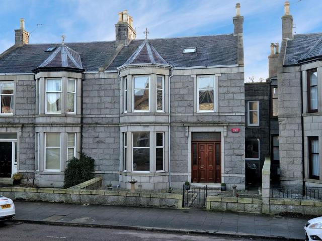 5 bedroom semi detached house for sale