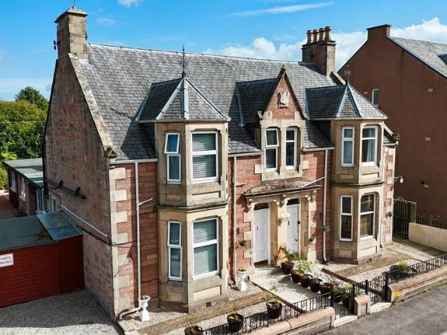 5 bedroom semi detached house for sale