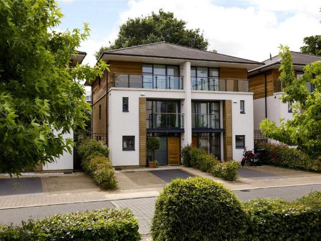 5 bedroom semi detached house for sale