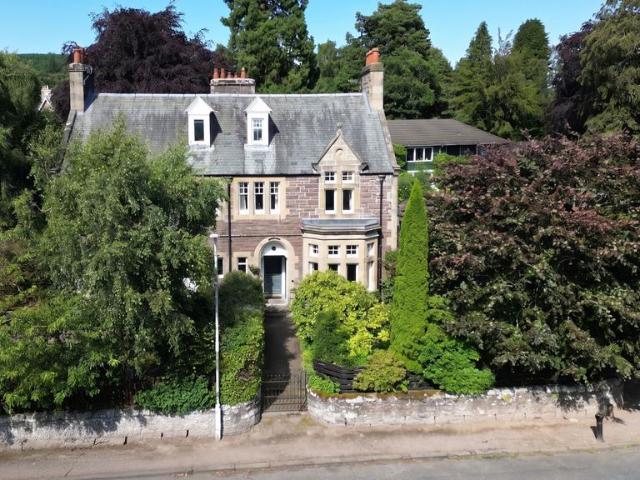 5 bedroom semi detached house for sale