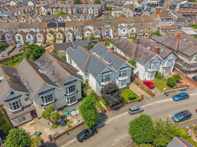 5 bedroom semi detached house for sale