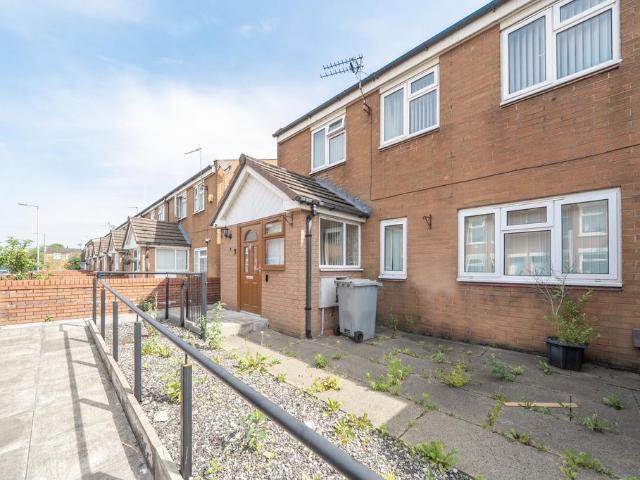 5 bedroom semi detached house for sale