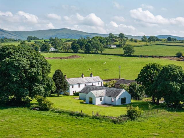 5 bedroom semi detached house for sale