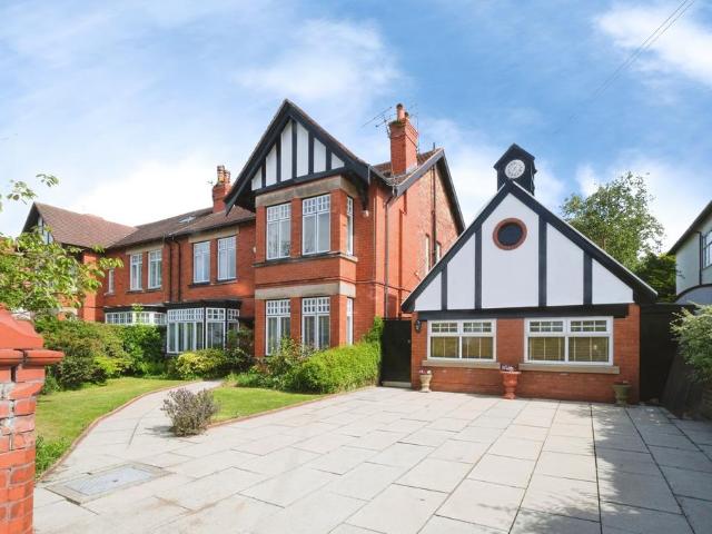 5 bedroom semi detached house for sale