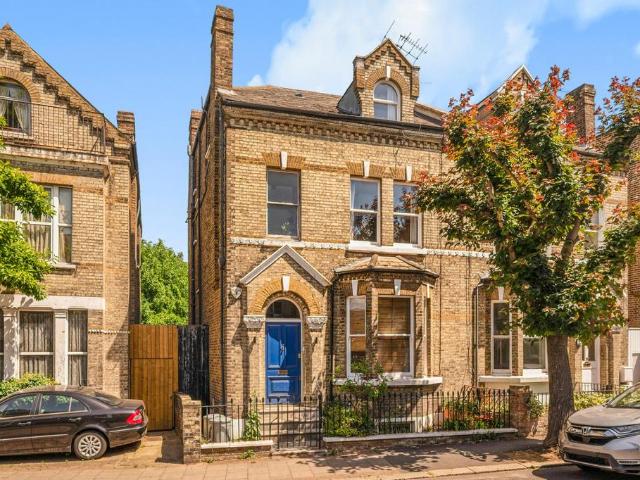 5 bedroom semi detached house for sale