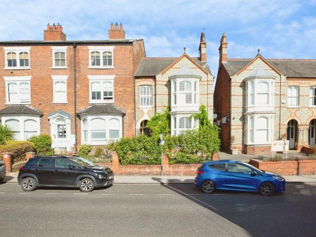 5 bedroom semi detached house for sale