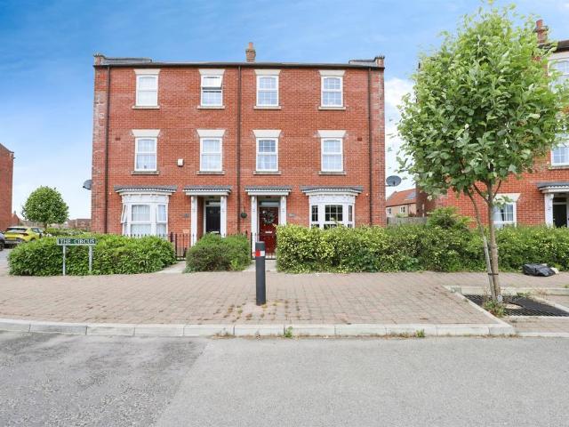5 bedroom semi detached house for sale