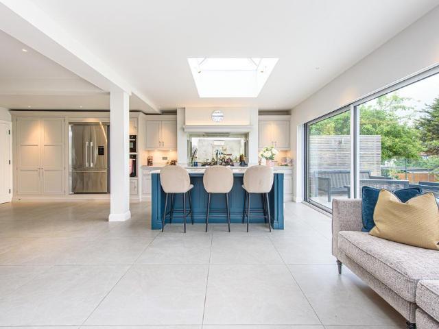 5 bedroom semi detached house for sale