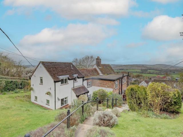 5 bedroom semi detached house for sale