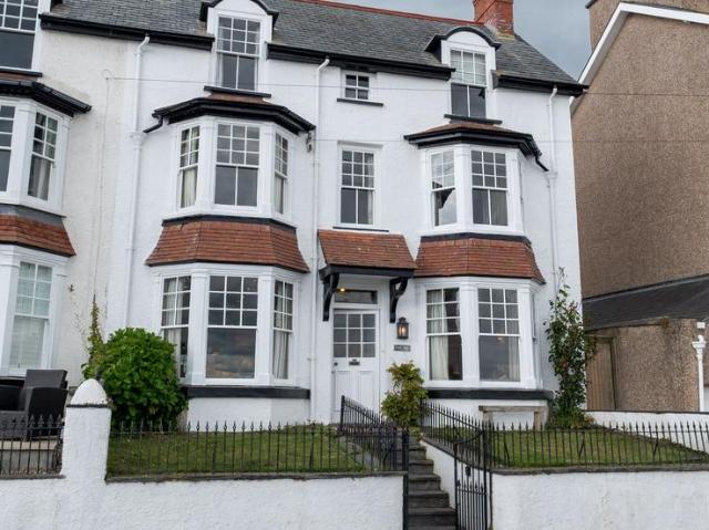 5 bedroom semi detached house for sale