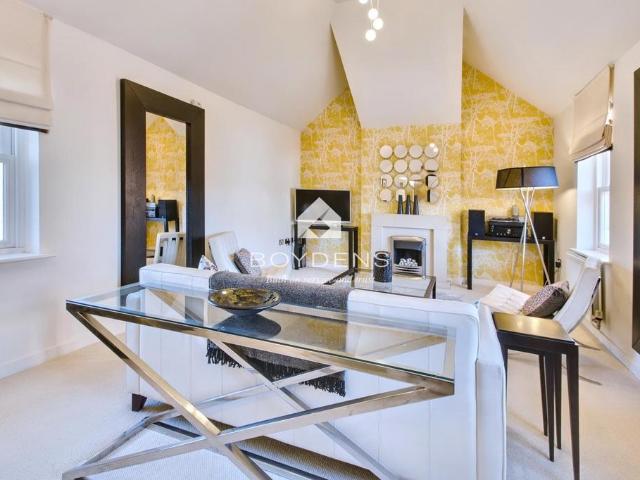 5 bedroom semi detached house for sale