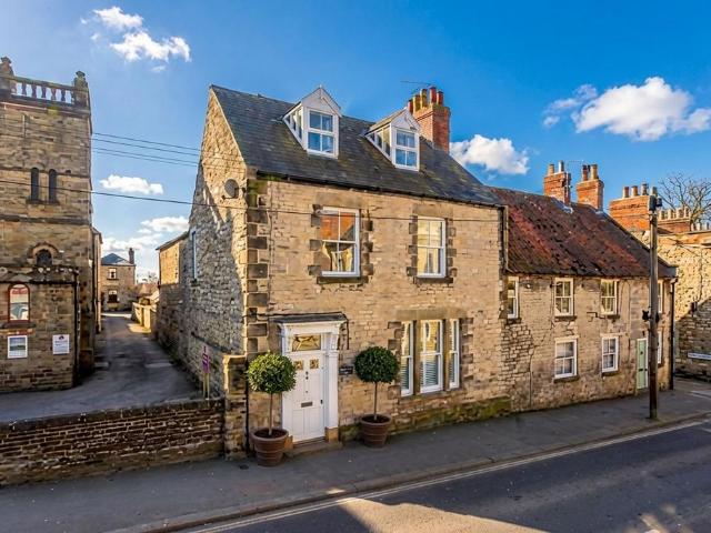 5 bedroom semi detached house for sale